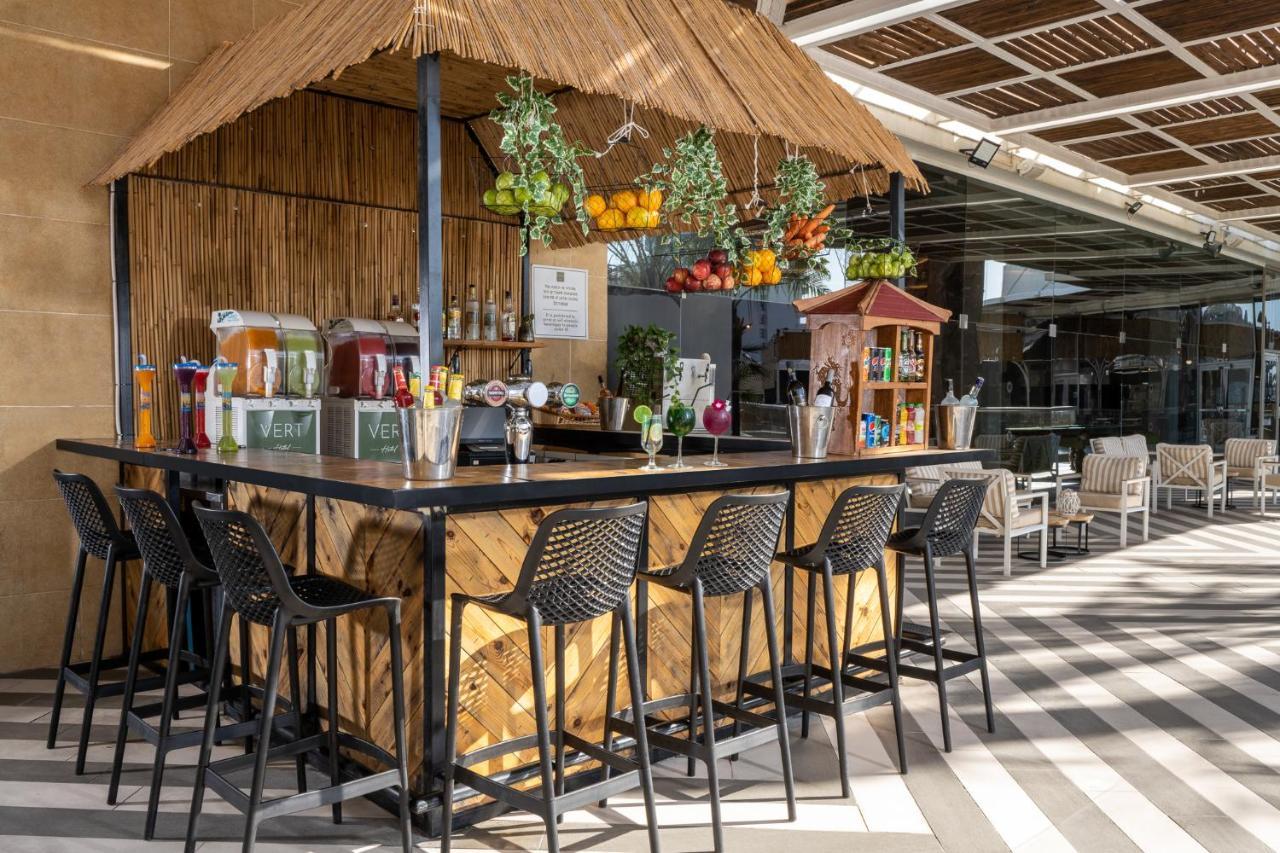 Vert Hotel Eilat By Afi Hotels Exterior foto The bar on the deck of the MSC Meraviglia
