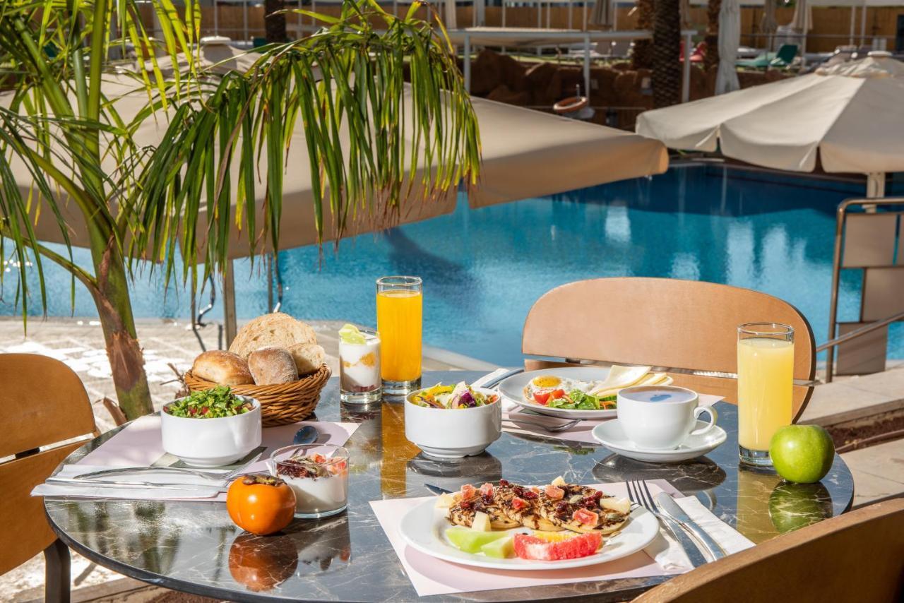 Vert Hotel Eilat By Afi Hotels Exterior foto Breakfast at the pool
