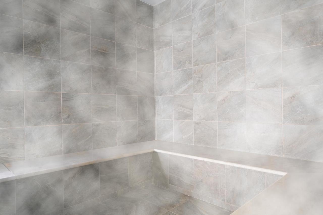 Vert Hotel Eilat By Afi Hotels Exterior foto A shower seat